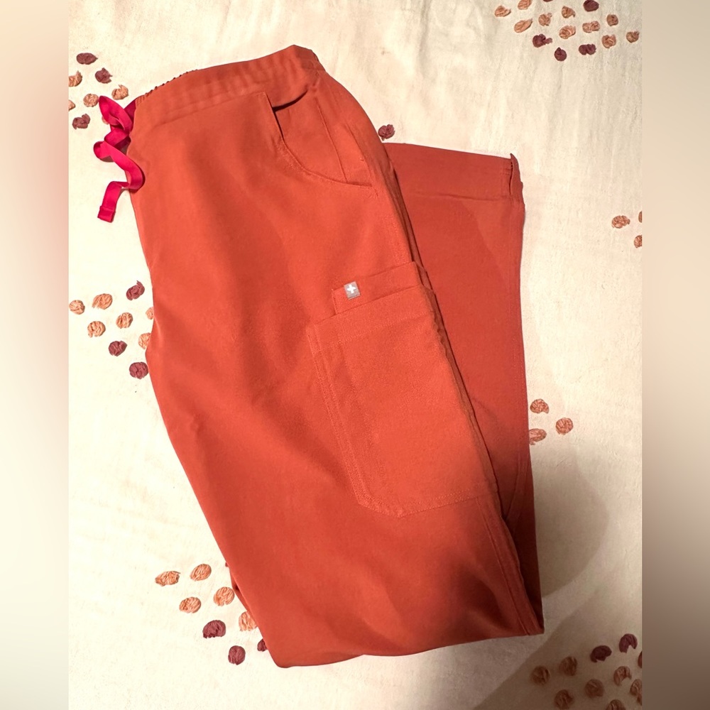 NWOT figs terracotta yola size medium tall